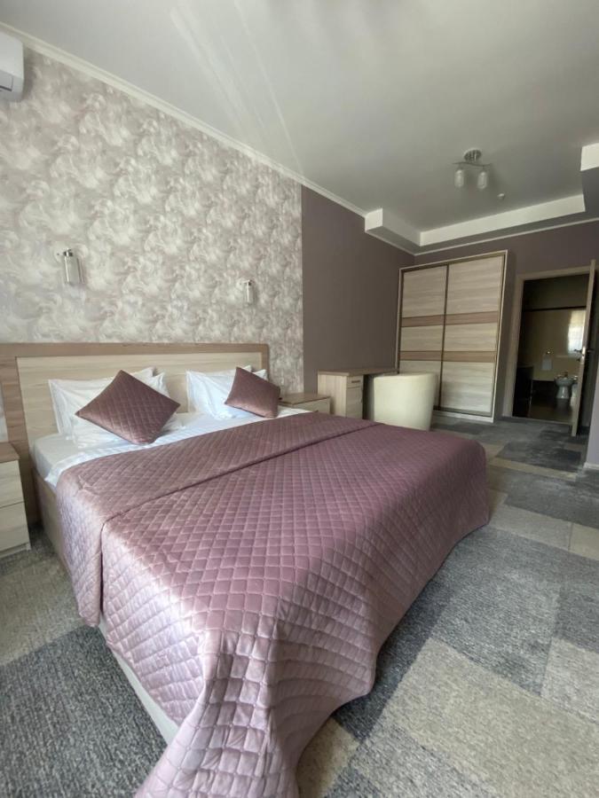Hotel Dobrodiy Vinnytsia Ngoại thất bức ảnh