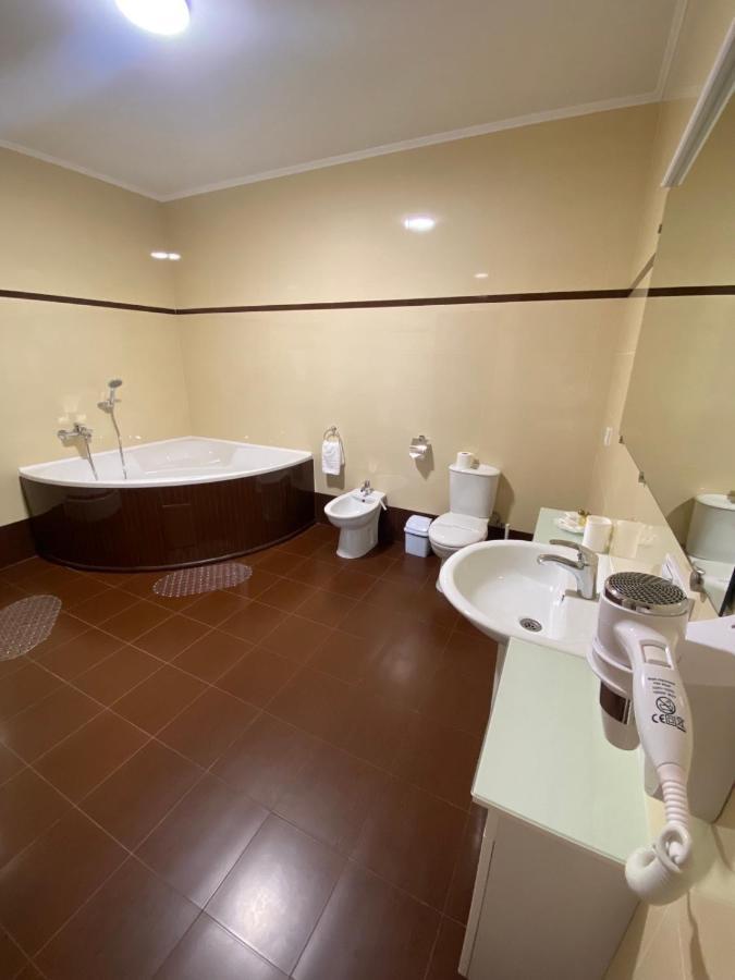Hotel Dobrodiy Vinnytsia Ngoại thất bức ảnh