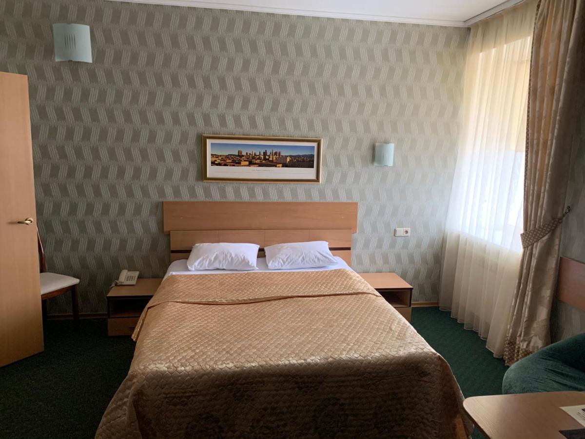 Hotel Dobrodiy Vinnytsia Ngoại thất bức ảnh